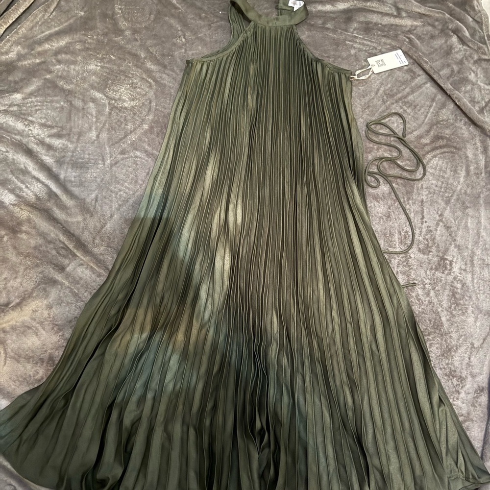 Rosevelvet Chic Olive Green Halter Maxi Dress